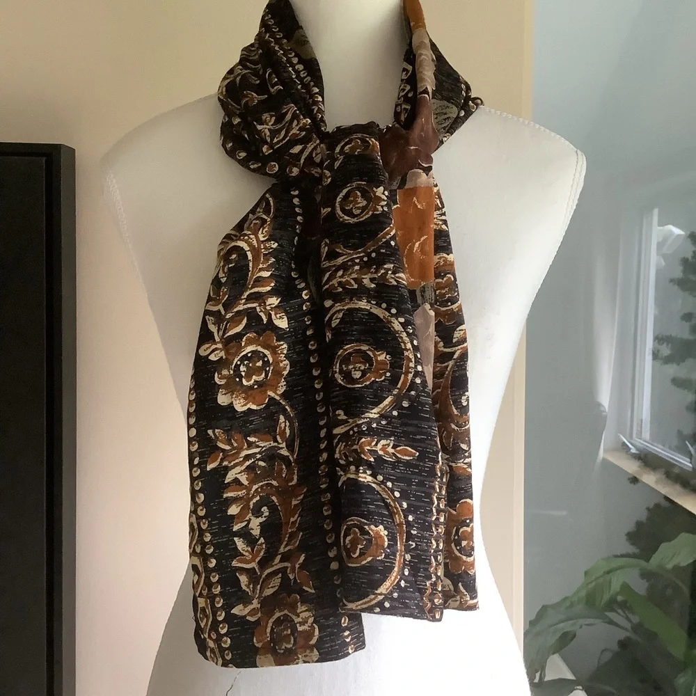 Rectangular Floral Scarf - Picture 3 of 8